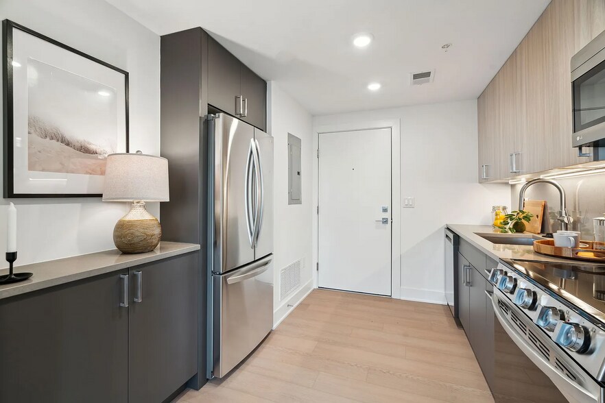 Building Photo - 2000 Dreer St