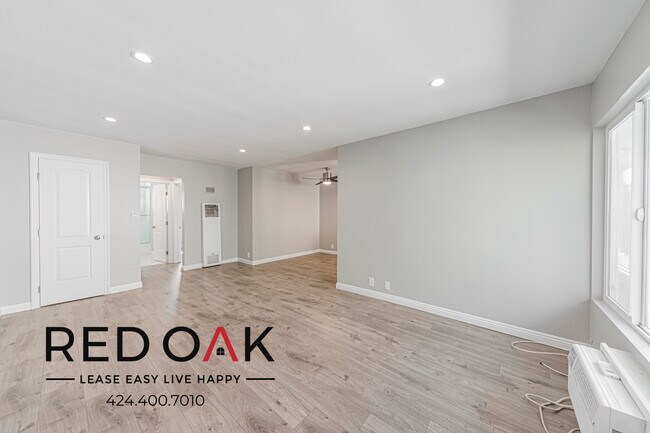 Building Photo - 819 N Edinburgh Ave