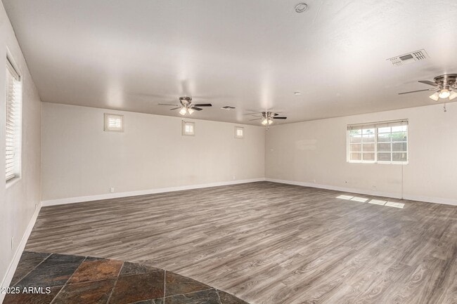 Building Photo - 809 N Gilbert Ave
