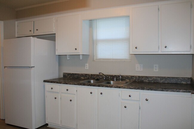 Building Photo - 3109 Jennifer Ct