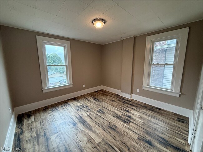 Building Photo - 897 Polk Ave