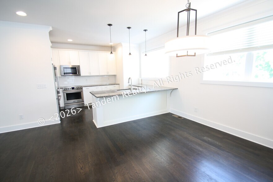 Building Photo - 526 Wedgewood Ave