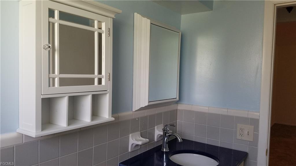 Lots of cabinet space in bathroom - 434 Buena Vista Blvd