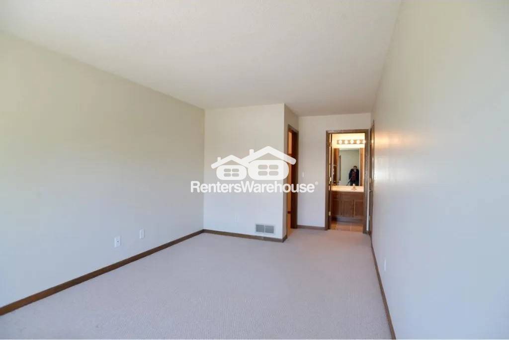 Building Photo - 2323 Amberwood Dr