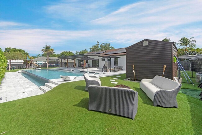 Building Photo - 8840 SW 181st Terrace