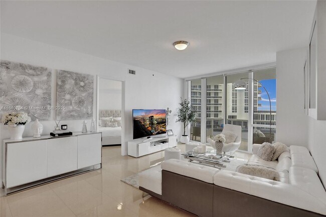 Building Photo - 15901 Collins Ave