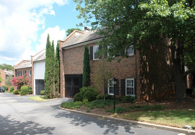 Primary Photo - Habersham Apartments
