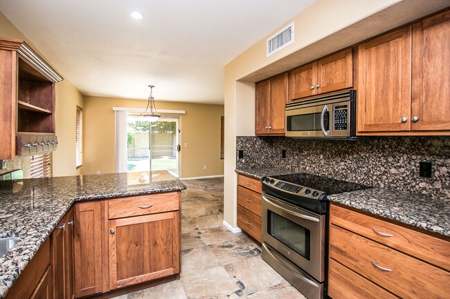 Building Photo - 4BR/2.5 BA. Located in the Desert Ridge