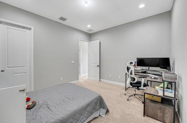 Building Photo - 5482 Macoon Wy