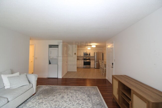 Building Photo - 50 Brookside Dr