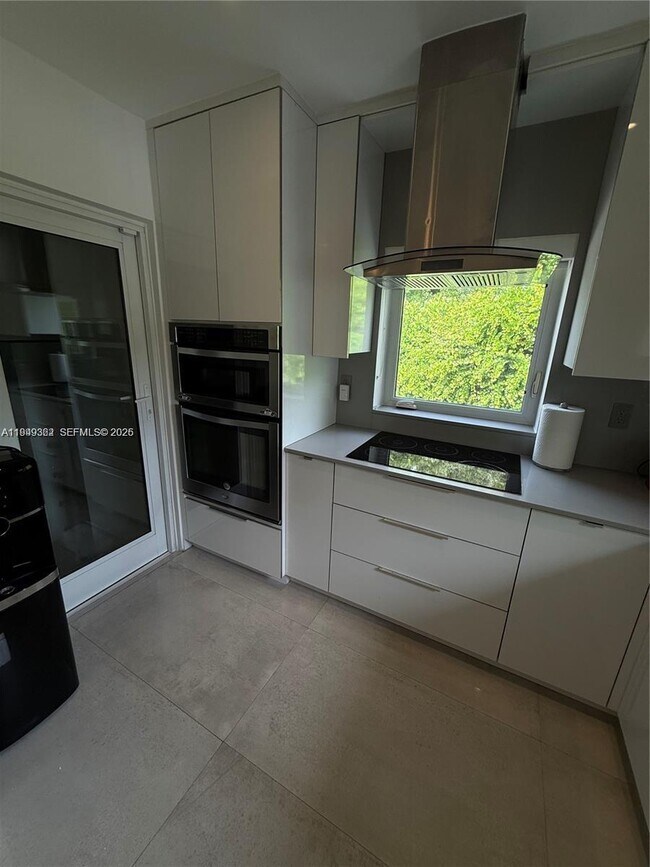 Building Photo - 675 NE 93rd St