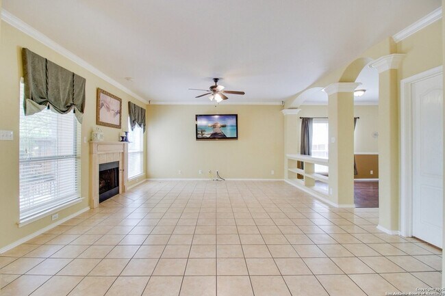 Building Photo - 606 Mesa Ln