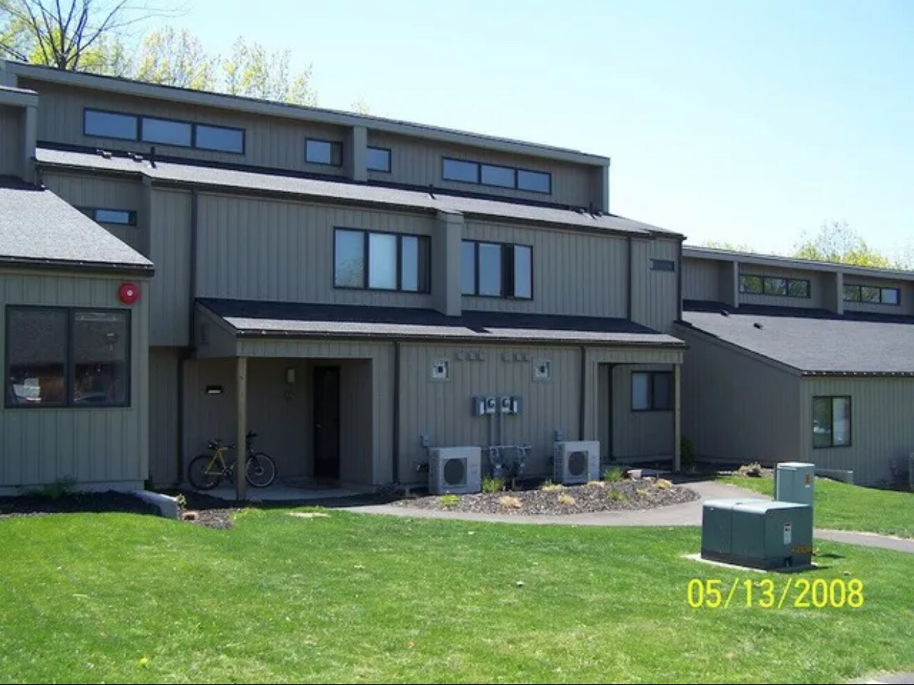 Building Photo - 1047 Danby Rd