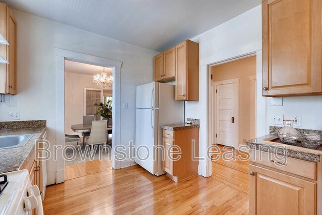 Building Photo - 867 N Ogden St