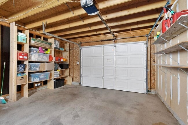 Building Photo - NE 2 Bedroom 2 Bath with Garage