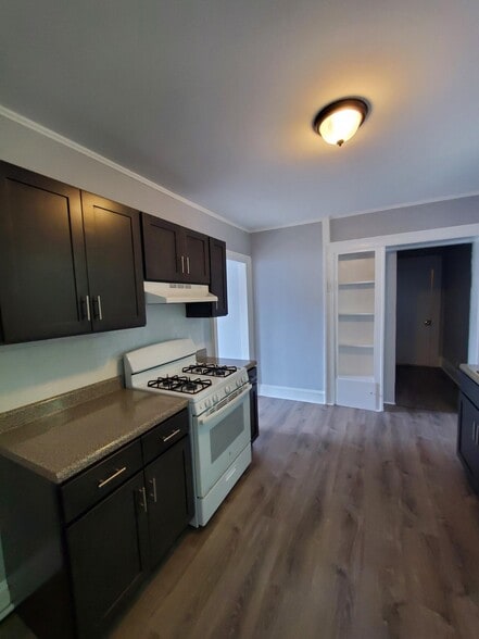 Primary Photo - 177 W Parmenter St