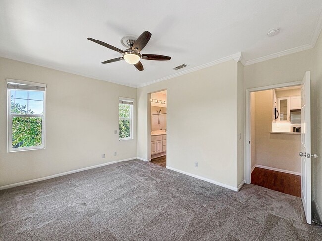 Building Photo - Stylish 2B/2BA Townhome in Torrey Highland...