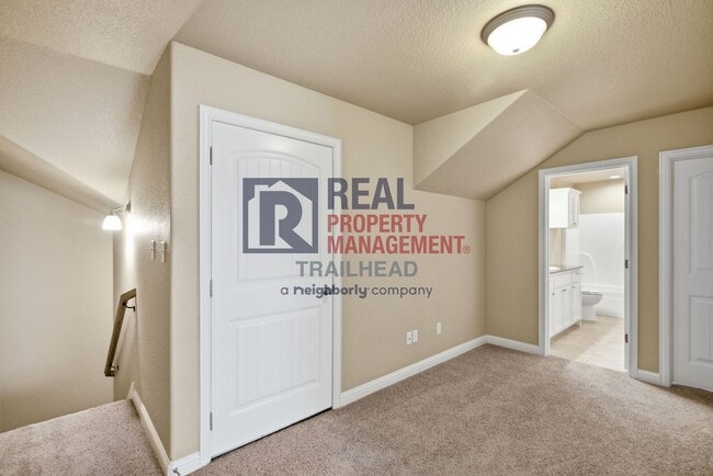 Building Photo - 901 Dart Ct