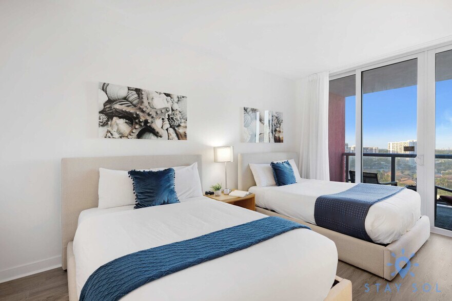 Building Photo - 2602 E Hallandale Beach Blvd