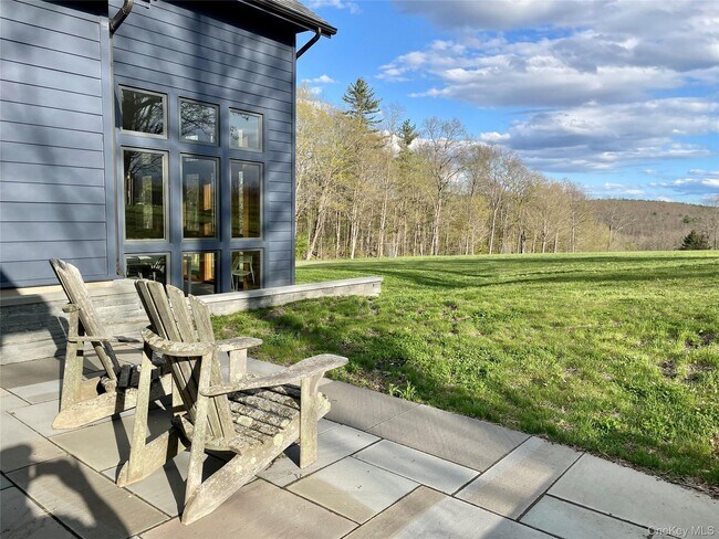 Building Photo - 323 Haddock Hill Rd