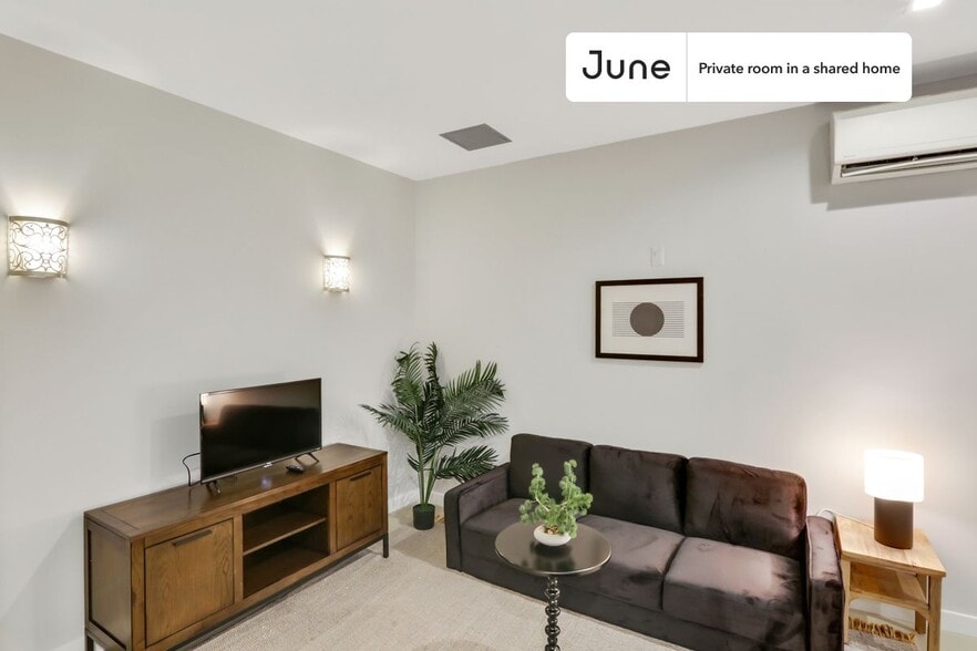 Building Photo - Room in Shared 5 bed/2.5 bath home