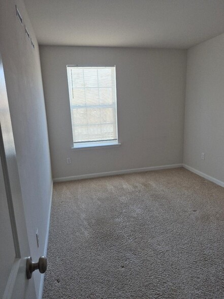 Building Photo - 325 Mazzeo Dr