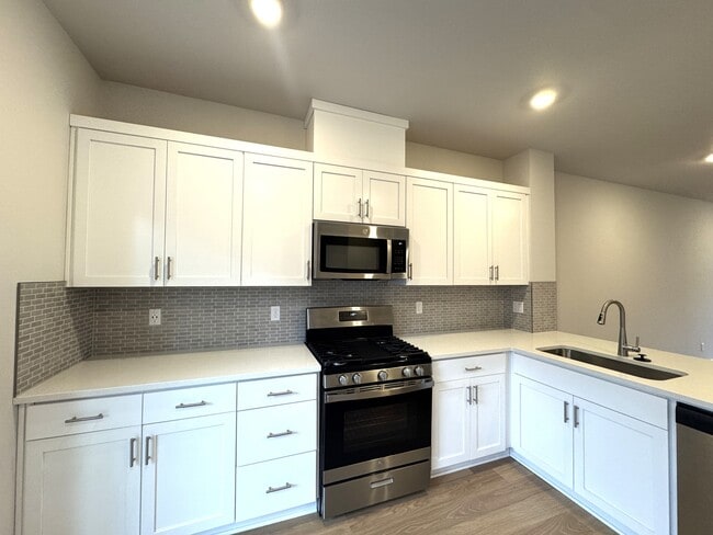 Building Photo - 15083 NW Ethel Ln