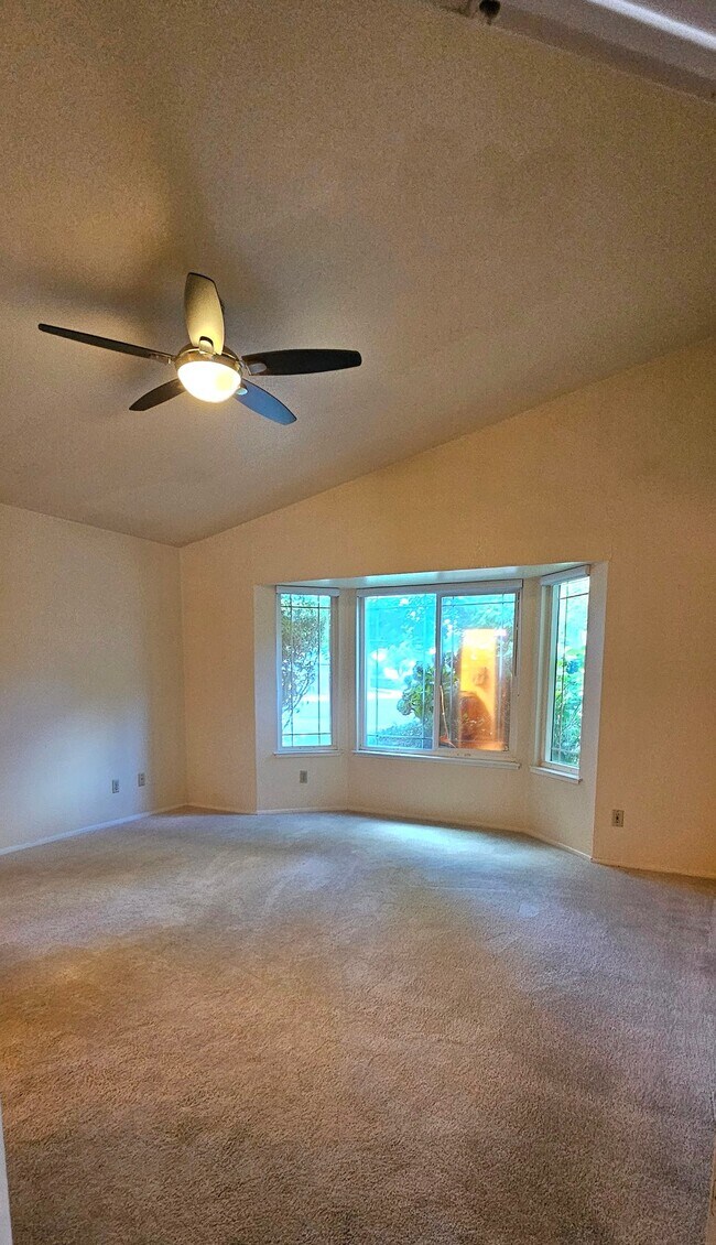 Building Photo - 3083 Funston Dr