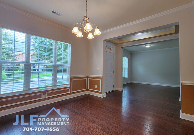 Building Photo - Fabulous 5/3.5 Home in Charlotte!