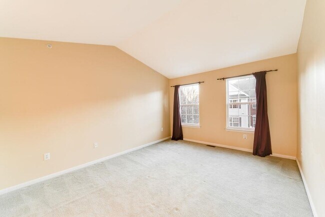 Building Photo - 6 Carpenter Ct