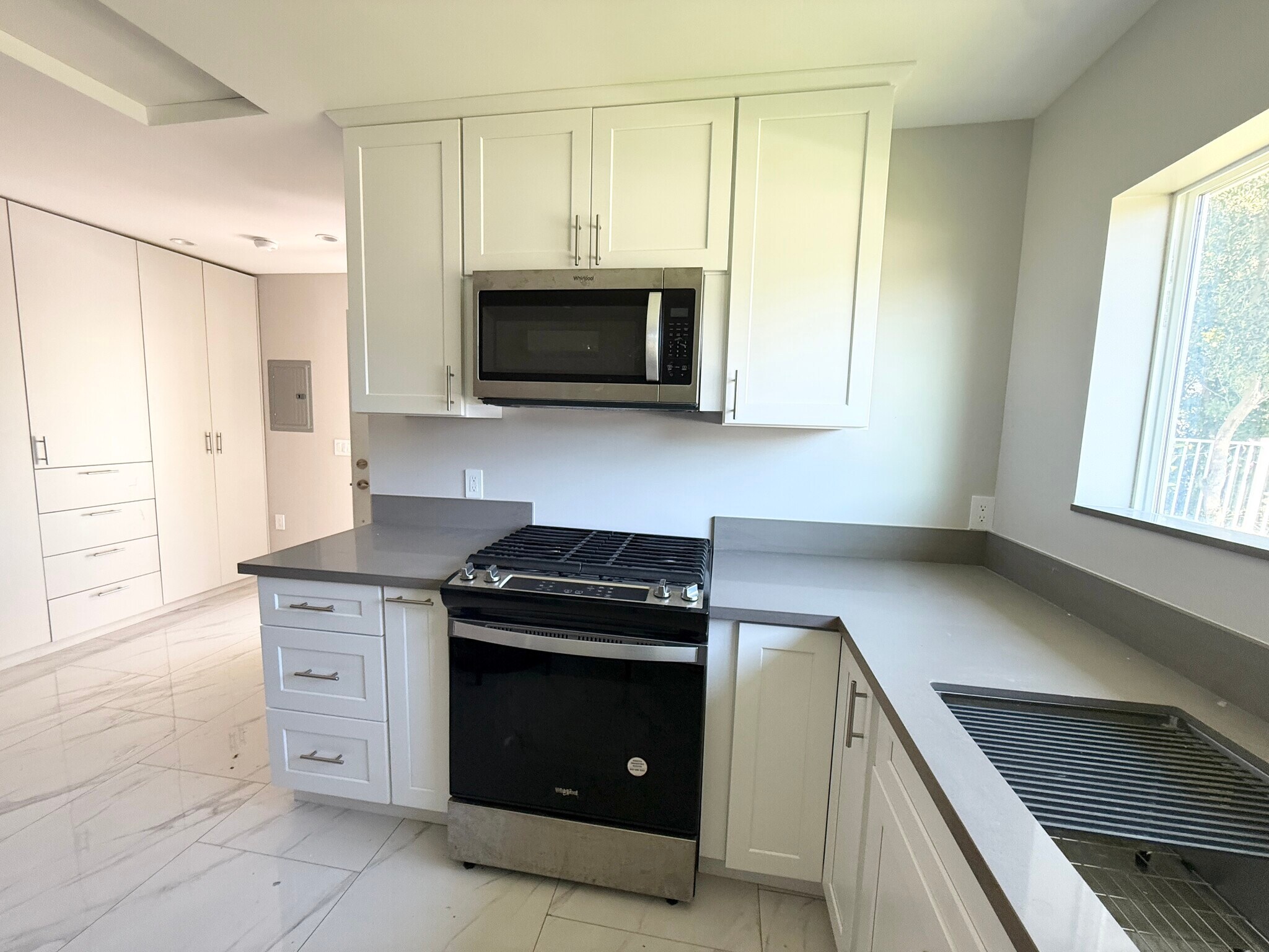 Building Photo - 8431 Oso Ave