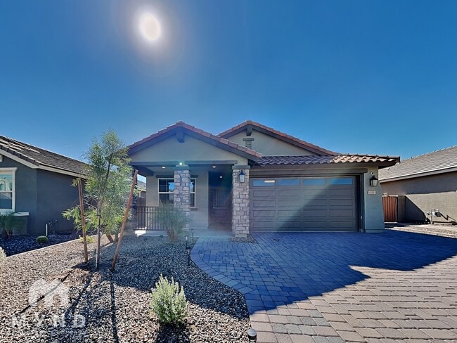 Building Photo - 15093 W Latham St