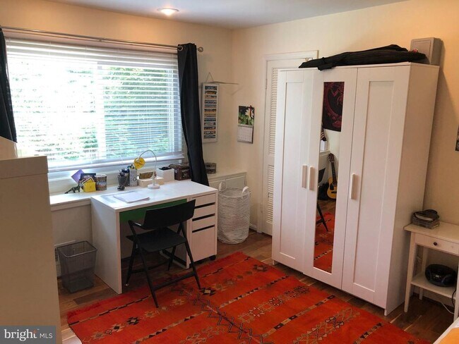 Building Photo - 10309 Bells Mill Terrace