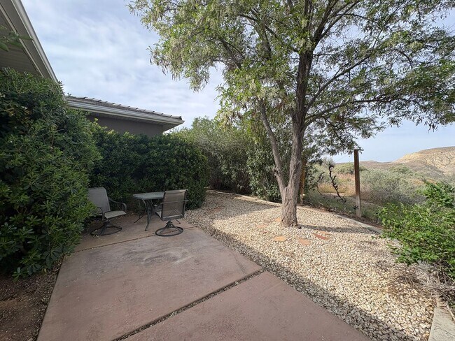 Building Photo - Beautiful 4 Bed 2.5 Bath in Laverkin