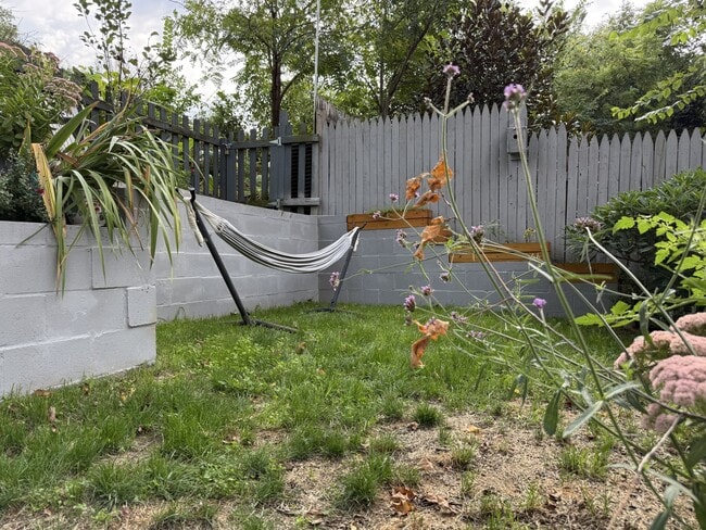 Building Photo - 1328 Morris Rd SE