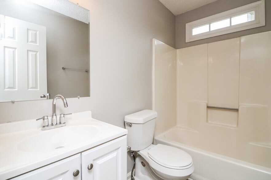 Building Photo - 2981 Sutton Dr SW