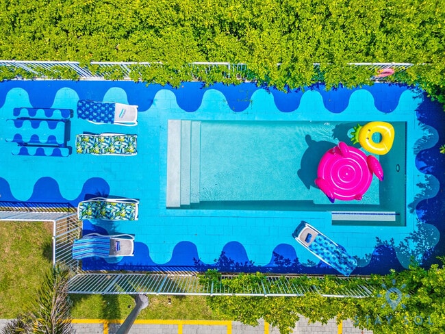 Building Photo - 809 S Ocean Dr