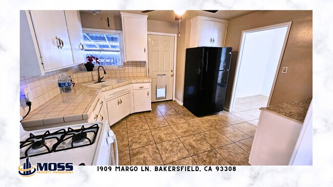 Building Photo - North Bakersfield Home with Solar