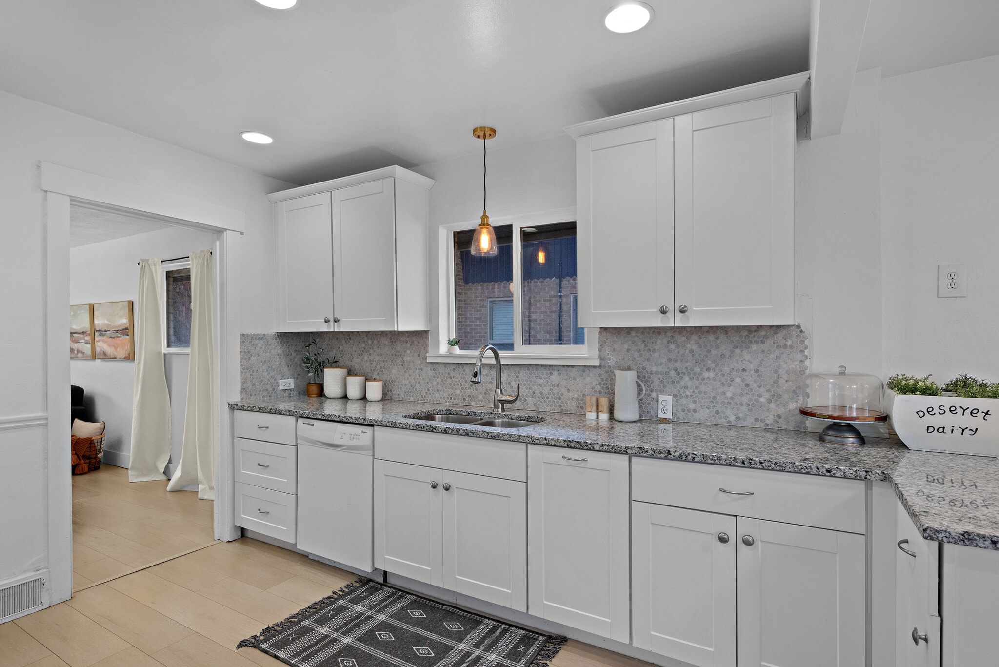 Building Photo - 370 W 400 S