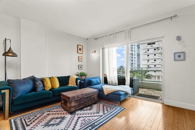 Building Photo - 471 NE 25th St