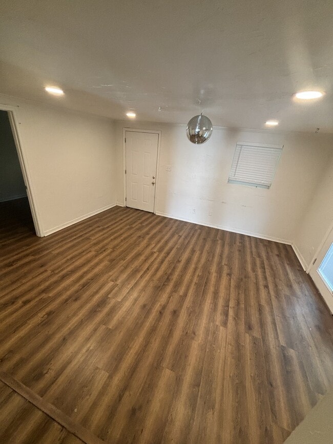 Building Photo - 2219 Belle Vue Way