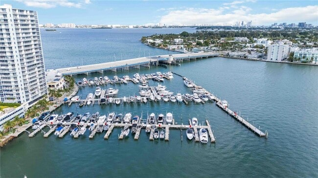 Building Photo - 1801 S Treasure Dr