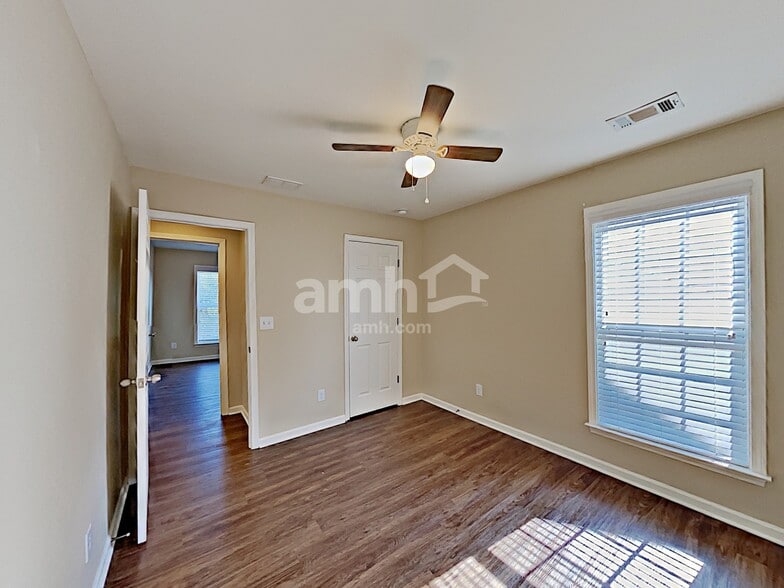 Building Photo - 818 Poplar Ter