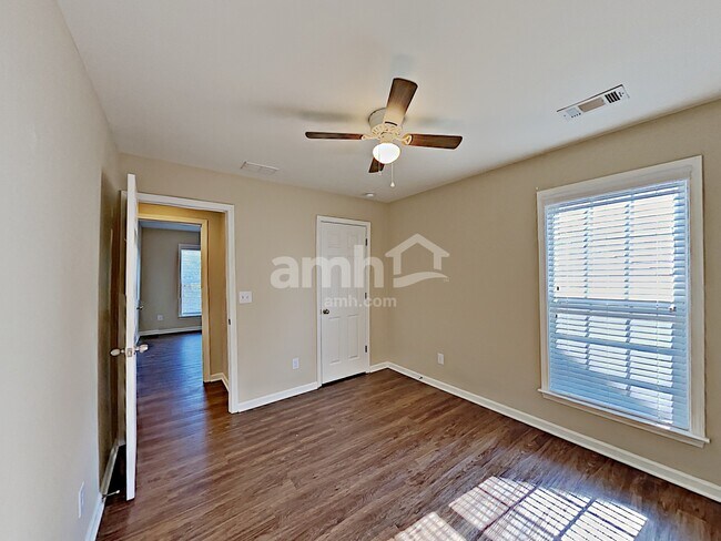 Building Photo - 818 Poplar Ter