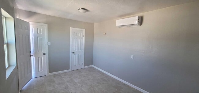 Building Photo - 120 S Carolina Dr