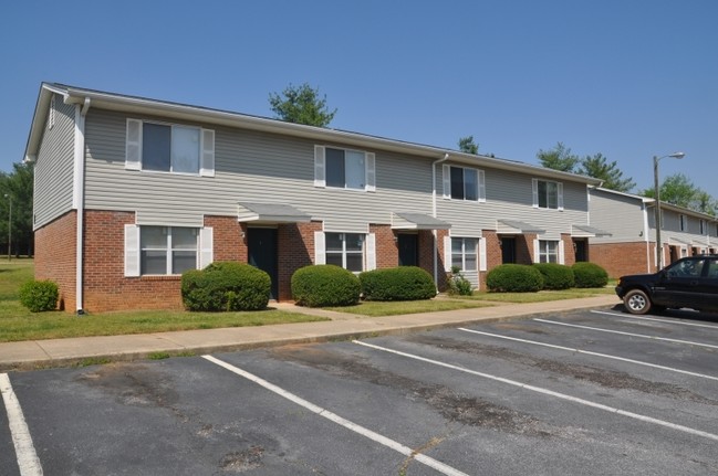 Greenville Arms Apartments - 200 Ashe Dr Greenville SC 29617 ...