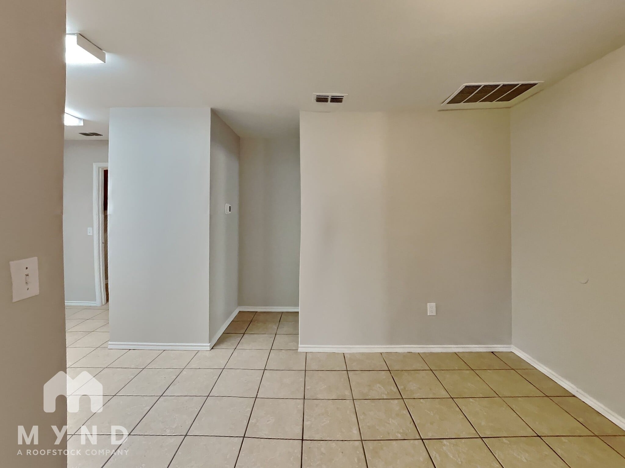 Building Photo - 528 N Brentwood Ave