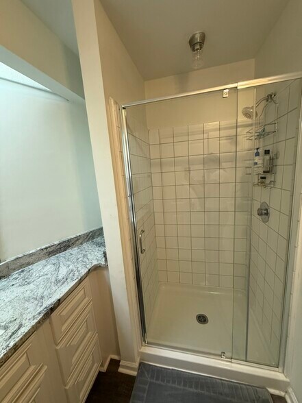 Building Photo - 9307 Kings Falls Dr