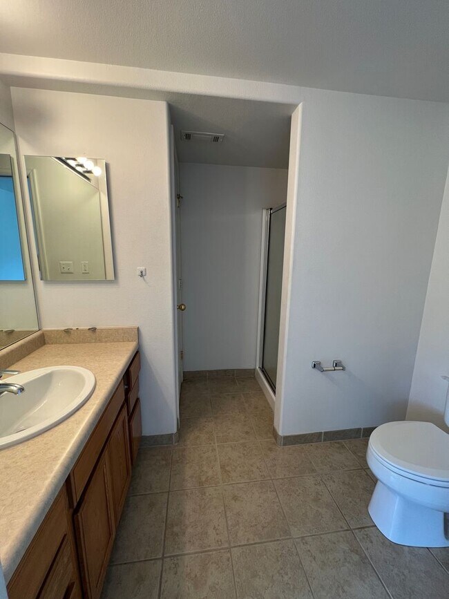 Building Photo - 2 Bedroom 2 Bath Condo in New Castle