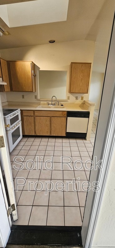 Building Photo - 4541 N Sauter Dr E